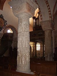 Kościół, kolumna północna przedstawiająca personifikacje przywar</br>Fot. Sebastian Chosiński