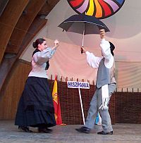 Hiszpański taniec z parasolami<br/> © Agnieszka Szady