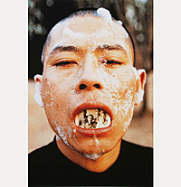 Zhang Huan, Foam, 1998. Dzięki uprzejmości Zhang Huan Studio / Kolekcja Grażyny Kulczyk