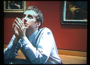 Adad Hannah, „Museum Stills (Crying)”, wideo, 2002