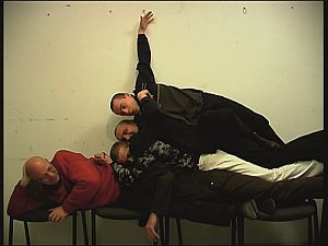 Azorro (Oskar Dawicki, Igor Krenz, Wojciech Niedzielko, Łukasz Skąpski), Hamlet, 2002, wideo, 7 min.