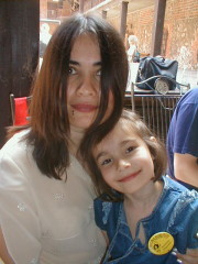 Marina Diaczenko z córką Staską. Nidzica 2003.