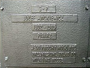 Epitafium Józefa Mackiewicza<br/>Źródło: tylkoprawda.akcja.pl