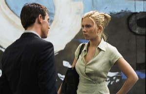 W rozmowie z tak piękna dziewczyną jak Scarlett Johansson bardzo trudno oderwać wzrok od jej… oczu.