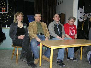 Panel o pisaniu krwawych scen – Magda Kozak, Jarosław Grzędowicz, Łukasz Orbitowski, Piotr W. Cholewa</br>Fot. © Achika