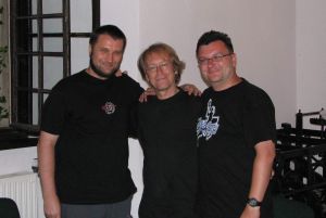 Ernst Horn (w środku) Sebastianem Chosińskim (z lewej) oraz Pawłem Maleńczykiem (z prawej)<br>Fot. Winicjusz Kasprzyk