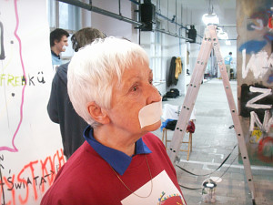 Artur Żmijewski, „Oni”, 2007, dzięki uprzejmości Fundacji Galerii Foksal
