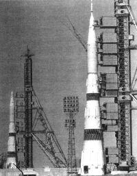 Dwie rakiety N-1 na wyrzutniach w Bajkonurze