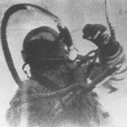 Aleksiej Leonow – pierwszy człowiek spacerujący w kosmosie